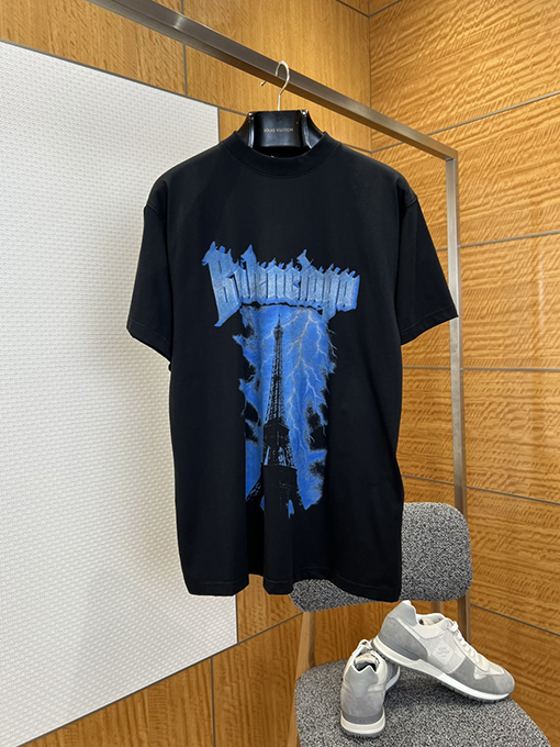 バレンシアガ BALENCIAGA 新モデルゴシックスタイルのゴシック文字プリントダメージの半袖Tシャツ