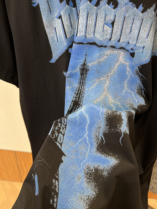 バレンシアガ BALENCIAGA 新モデルゴシックスタイルのゴシック文字プリントダメージの半袖Tシャツ