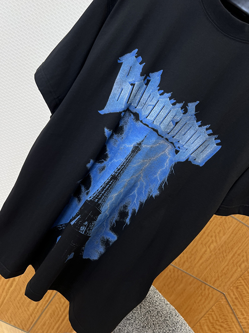 バレンシアガ BALENCIAGA 新モデルゴシックスタイルのゴシック文字プリントダメージの半袖Tシャツ