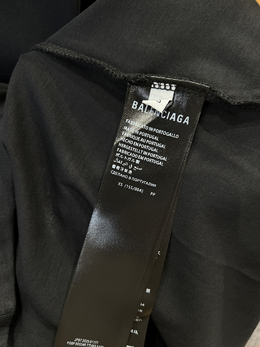 バレンシアガ BALENCIAGA 新モデルゴシックスタイルのゴシック文字プリントダメージの半袖Tシャツ