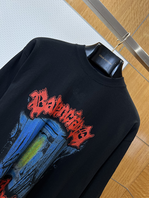バレンシアガスーパーコピー BALENCIAGA ファッションゴシックスタイルのゴシック文字プリントダメージの半袖Tシャツ