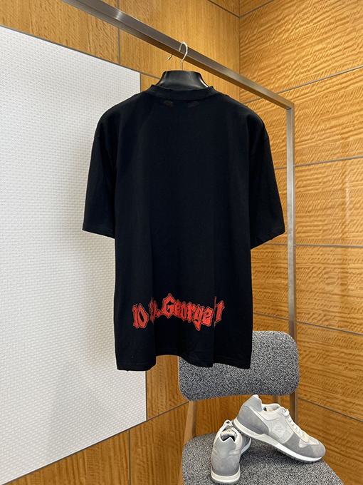 バレンシアガスーパーコピー BALENCIAGA ファッションゴシックスタイルのゴシック文字プリントダメージの半袖Tシャツ