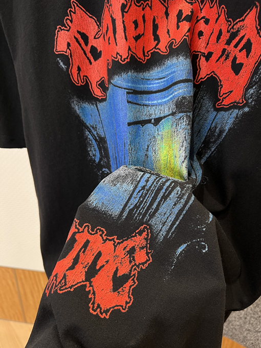 バレンシアガスーパーコピー BALENCIAGA ファッションゴシックスタイルのゴシック文字プリントダメージの半袖Tシャツ
