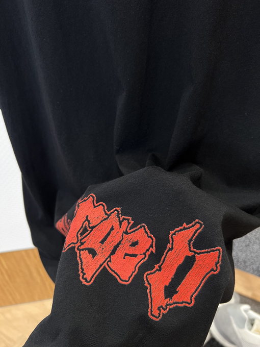 バレンシアガスーパーコピー BALENCIAGA ファッションゴシックスタイルのゴシック文字プリントダメージの半袖Tシャツ