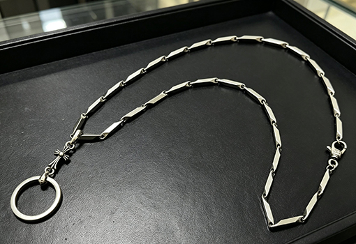 クロムハーツブランドコピー ヴィンテージシルバーの円形クロスペンダントネックレス