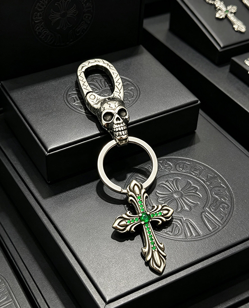 クロムハーツコピー グリーンダイヤモンド聖剣十字架キーホルダー