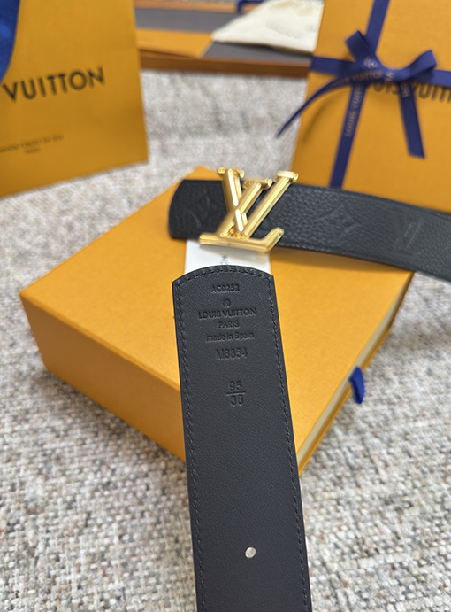 ルイヴィトンスーパーコピー Dimension クラシックな革底ベルト