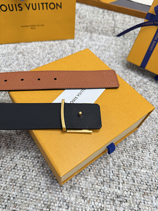 ルイヴィトンコピー クラシックなライチ柄の押しベルト