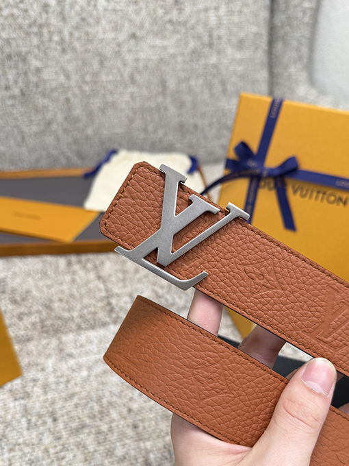 ルイヴィトンコピー クラシックなライチ柄の押しベルト