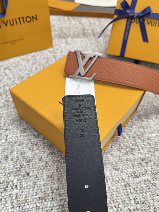 ルイヴィトンコピー クラシックなライチ柄の押しベルト