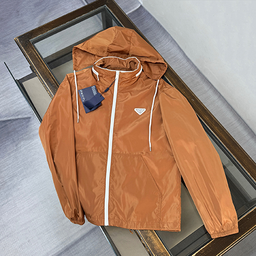 プラダスーパーコピー 新作カラーブロックデザインのフード付きトレンチコートジャケット