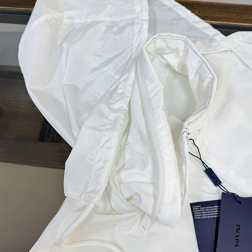 プラダスーパーコピー 新作カラーブロックデザインのフード付きトレンチコートジャケット