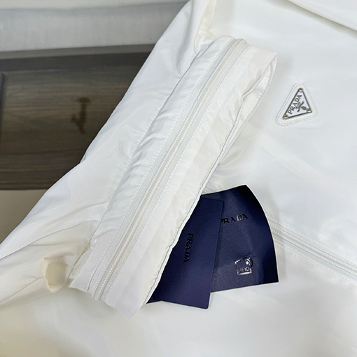 プラダスーパーコピー 新作カラーブロックデザインのフード付きトレンチコートジャケット