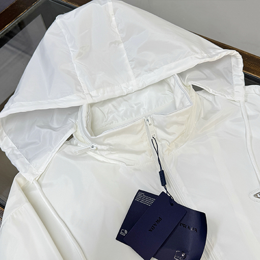 プラダスーパーコピー 新作カラーブロックデザインのフード付きトレンチコートジャケット