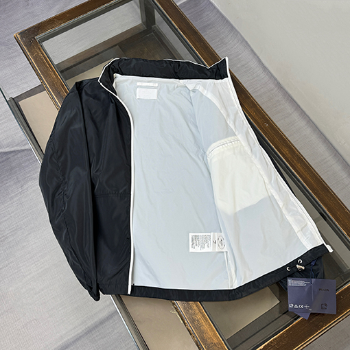 プラダスーパーコピー 新作カラーブロックデザインのフード付きトレンチコートジャケット
