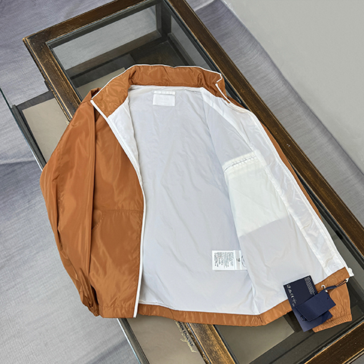 プラダスーパーコピー 新作カラーブロックデザインのフード付きトレンチコートジャケット