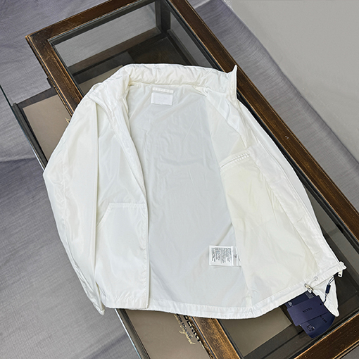 プラダスーパーコピー 新作カラーブロックデザインのフード付きトレンチコートジャケット