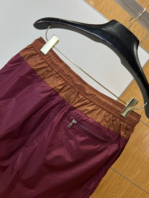 モンクレールブランドスーパーコピー ロゴプリント入りカラーブロックデザインのドローストリング付きカジュアルショーツ