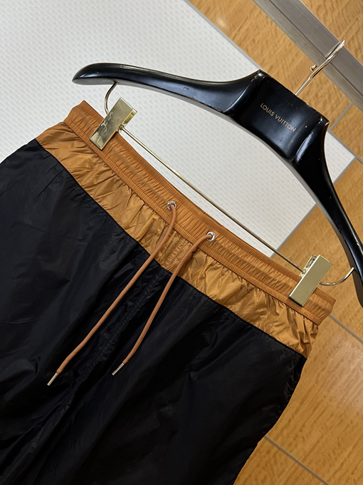 モンクレールブランドスーパーコピー ロゴプリント入りカラーブロックデザインのドローストリング付きカジュアルショーツ