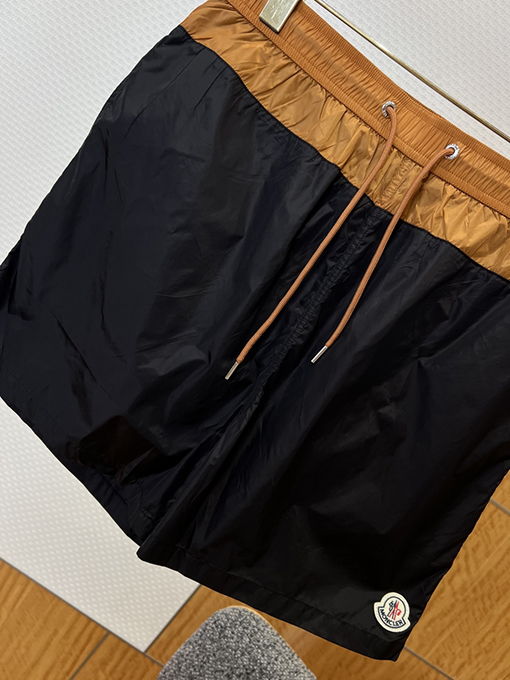 モンクレールブランドスーパーコピー ロゴプリント入りカラーブロックデザインのドローストリング付きカジュアルショーツ