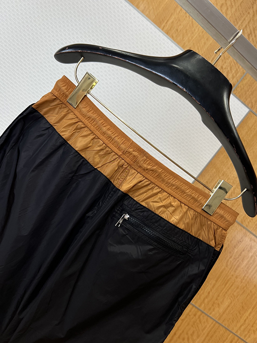 モンクレールブランドスーパーコピー ロゴプリント入りカラーブロックデザインのドローストリング付きカジュアルショーツ