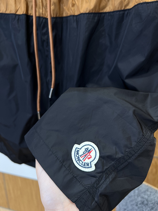 モンクレールブランドスーパーコピー ロゴプリント入りカラーブロックデザインのドローストリング付きカジュアルショーツ