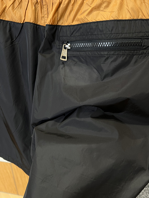 モンクレールブランドスーパーコピー ロゴプリント入りカラーブロックデザインのドローストリング付きカジュアルショーツ