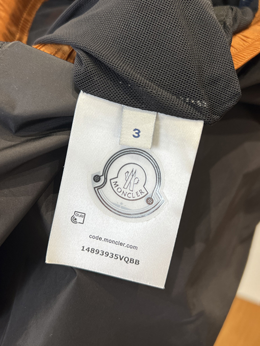 モンクレールブランドスーパーコピー ロゴプリント入りカラーブロックデザインのドローストリング付きカジュアルショーツ