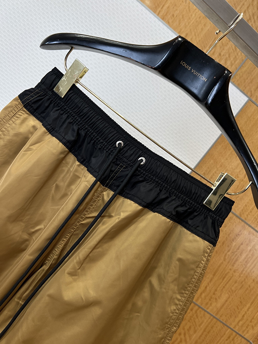 モンクレール カラーブロックのドローストリングショーツ