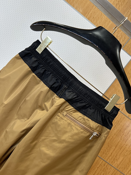 モンクレール カラーブロックのドローストリングショーツ