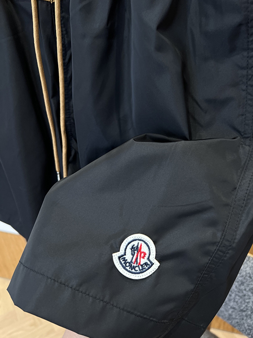 モンクレール カラーブロックのドローストリングショーツ