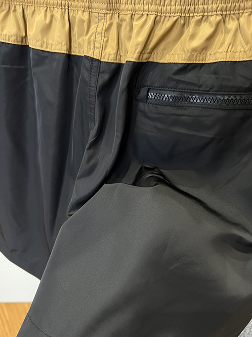 モンクレール カラーブロックのドローストリングショーツ