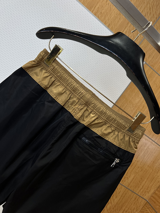 モンクレール カラーブロックのドローストリングショーツ