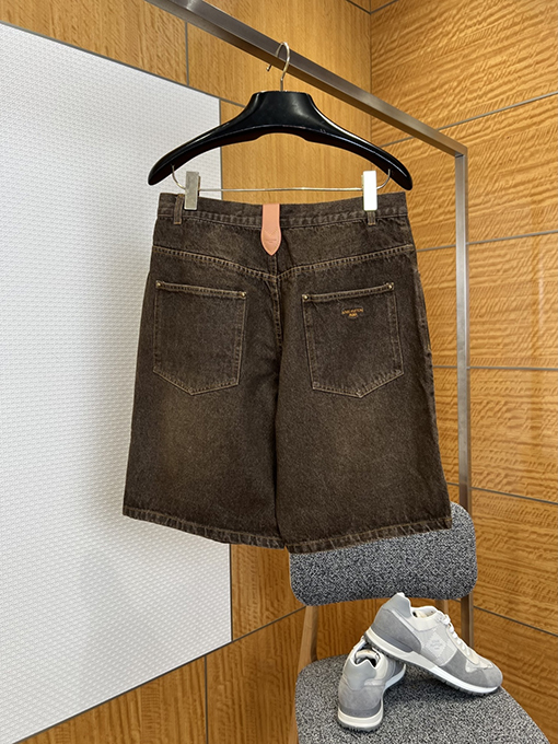 ルイヴィトンスーパーコピー レザーラベル付きダメージをしたウォッシュドデニムショートパンツ