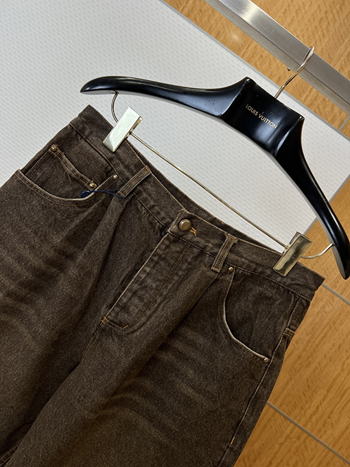 ルイヴィトンスーパーコピー レザーラベル付きダメージをしたウォッシュドデニムショートパンツ