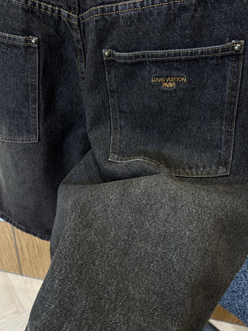ルイヴィトンスーパーコピー レザーラベル付きダメージをしたウォッシュドデニムショートパンツ