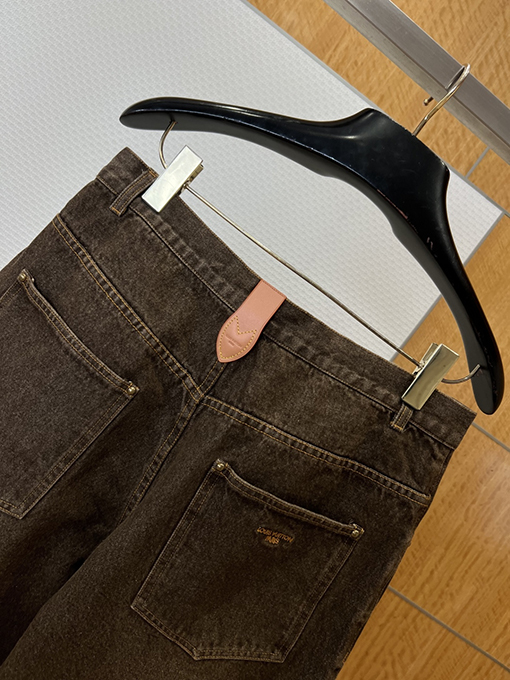 ルイヴィトンスーパーコピー レザーラベル付きダメージをしたウォッシュドデニムショートパンツ