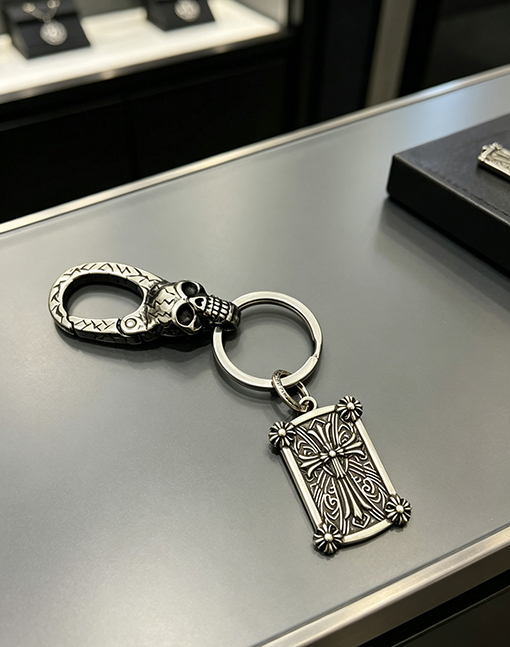 クロムハーツスーパーコピー クラシックなクロス柄のキーホルダー