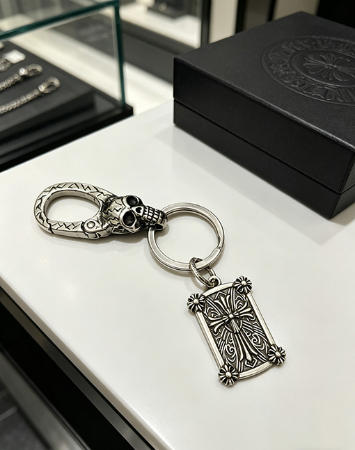 クロムハーツスーパーコピー クラシックなクロス柄のキーホルダー