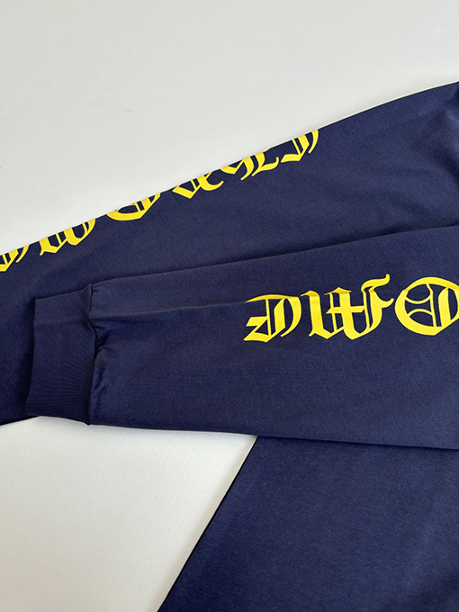 クロムハーツ サンスクリット文字のロゴ入りクロスプリント長袖シャツ