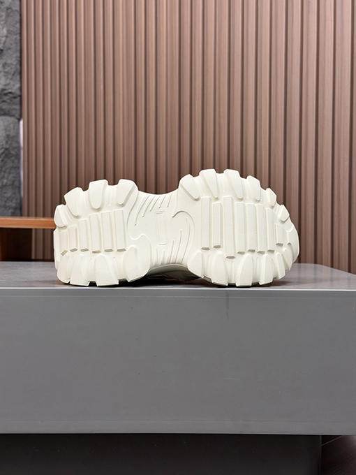 モンクレール プラットフォームダッドシューズ