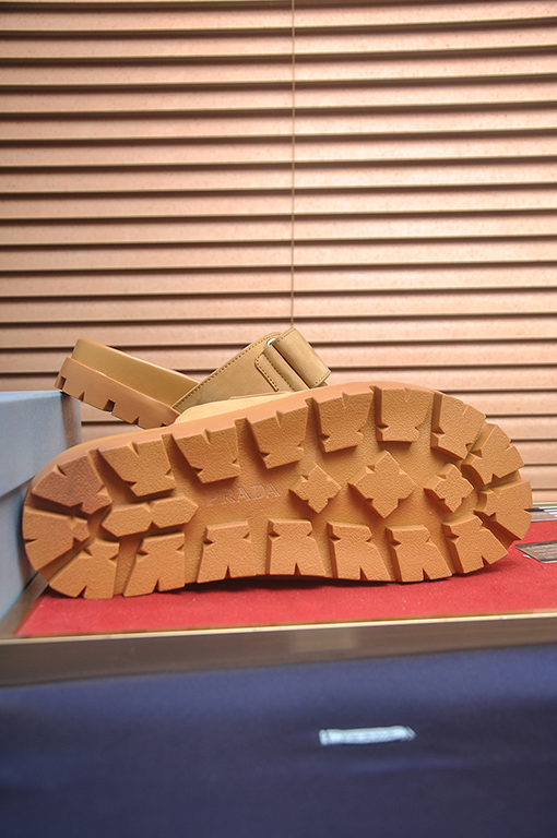 プラダ ニュークラシックブティックスリッパ