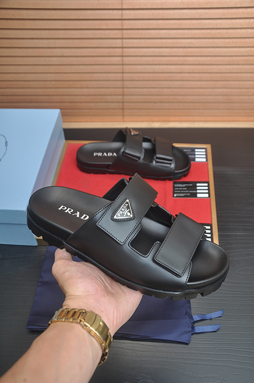 プラダ ニュークラシックブティックスリッパ