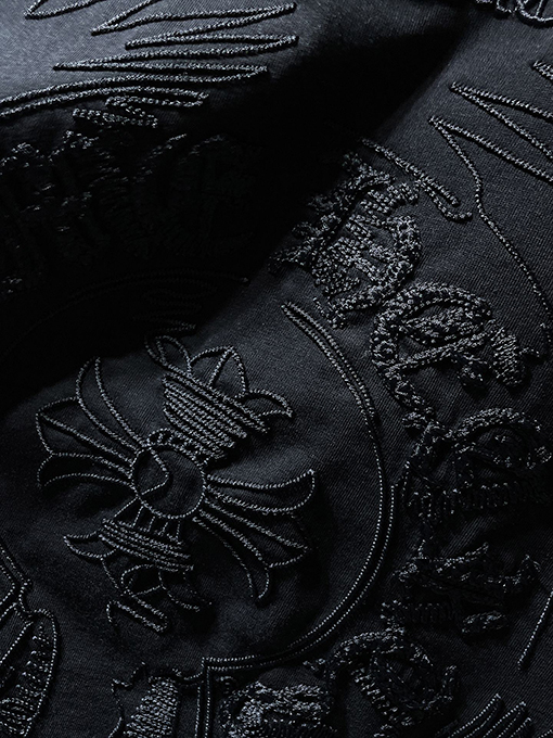 クロムハーツスーパーコピー クラシックなダメージと不規則なホースシュー刺繍がされた半袖Tシャツ
