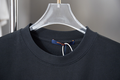 ルイヴィトン LV 新モデル透かし刺繍入り半袖Tシャツ