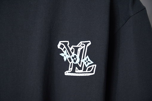 ルイヴィトン LV 新モデル透かし刺繍入り半袖Tシャツ