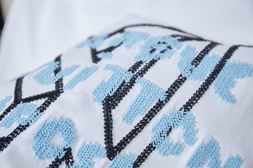 ルイヴィトン LV 新モデル透かし刺繍入り半袖Tシャツ