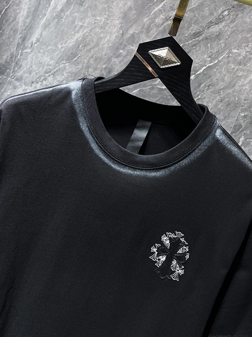 クロムハーツ クラシックなクロスパッチワークレザーのスプレーペイント半袖Tシャツ