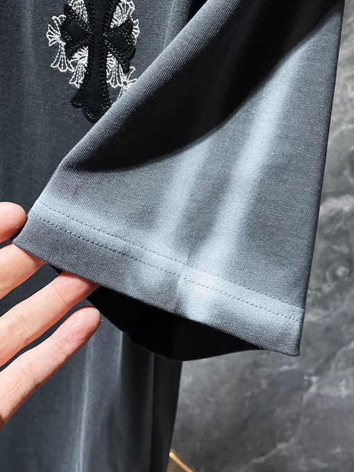 クロムハーツ クラシックなクロスパッチワークレザーのスプレーペイント半袖Tシャツ