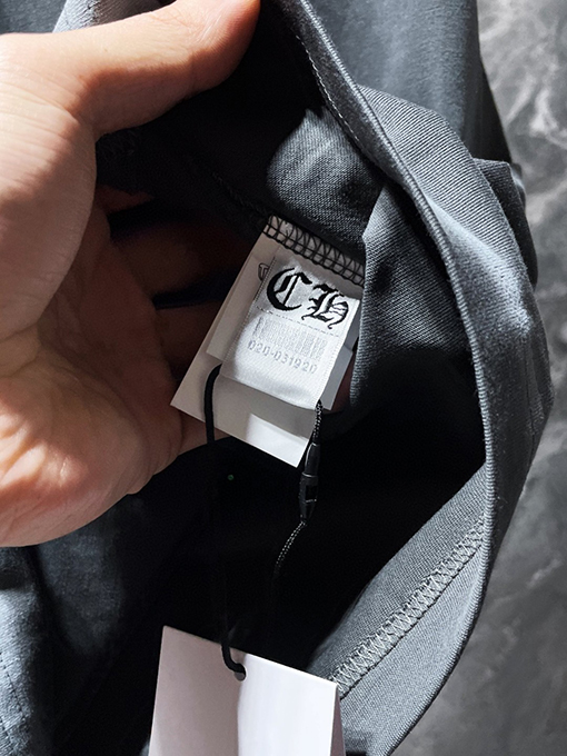 クロムハーツ クラシックなクロスパッチワークレザーのスプレーペイント半袖Tシャツ